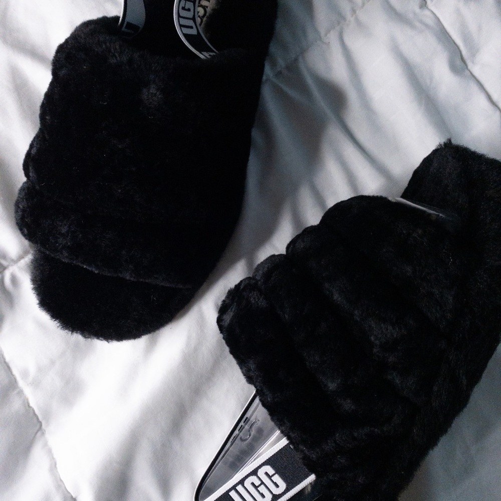 UGG SLIDES